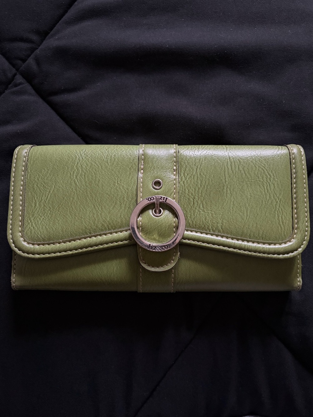 Vintage Liz & Co Tri-Fold Olive Green Faux Leather Wallet with Ring Accent